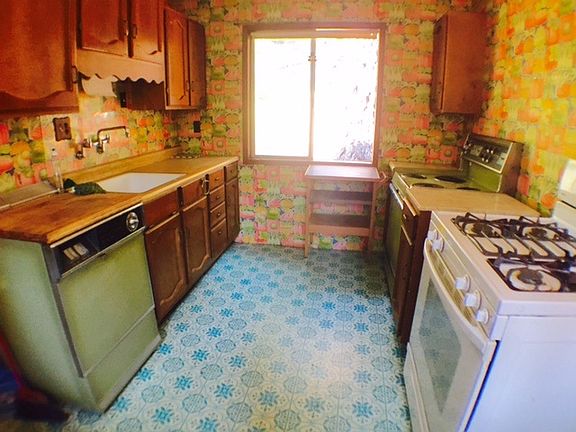 4th image of 651 Mountain Cir