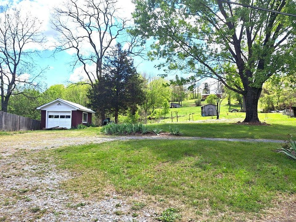 2nd image of 704 Turnpike Rd