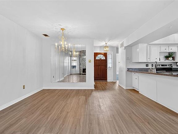 5th image of 4125 Loire Dr APT C