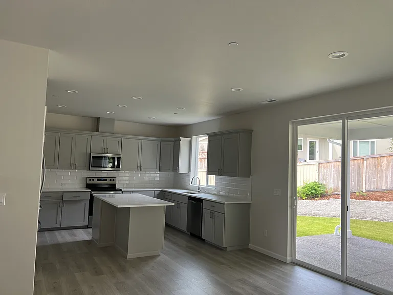 3028 Stephanie Loop NE — Photo 9