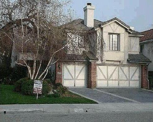 5 Bedroom 4 FULL Baths Executive home in million dollar area