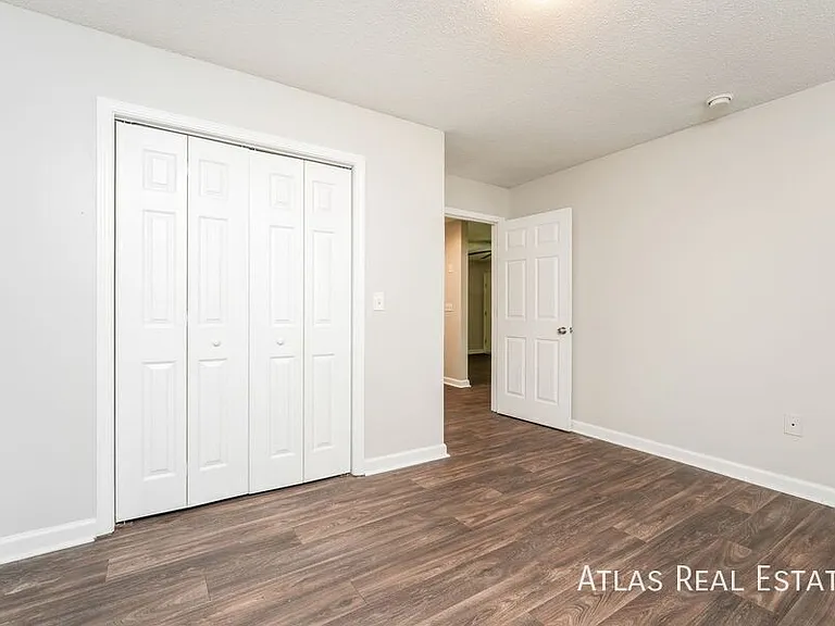 Lexington Heights — Photo 36