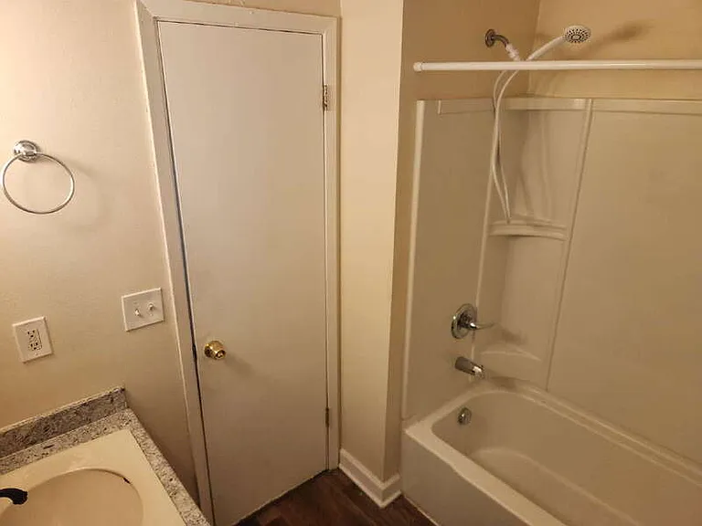 122 McKinley Ave — Photo 14