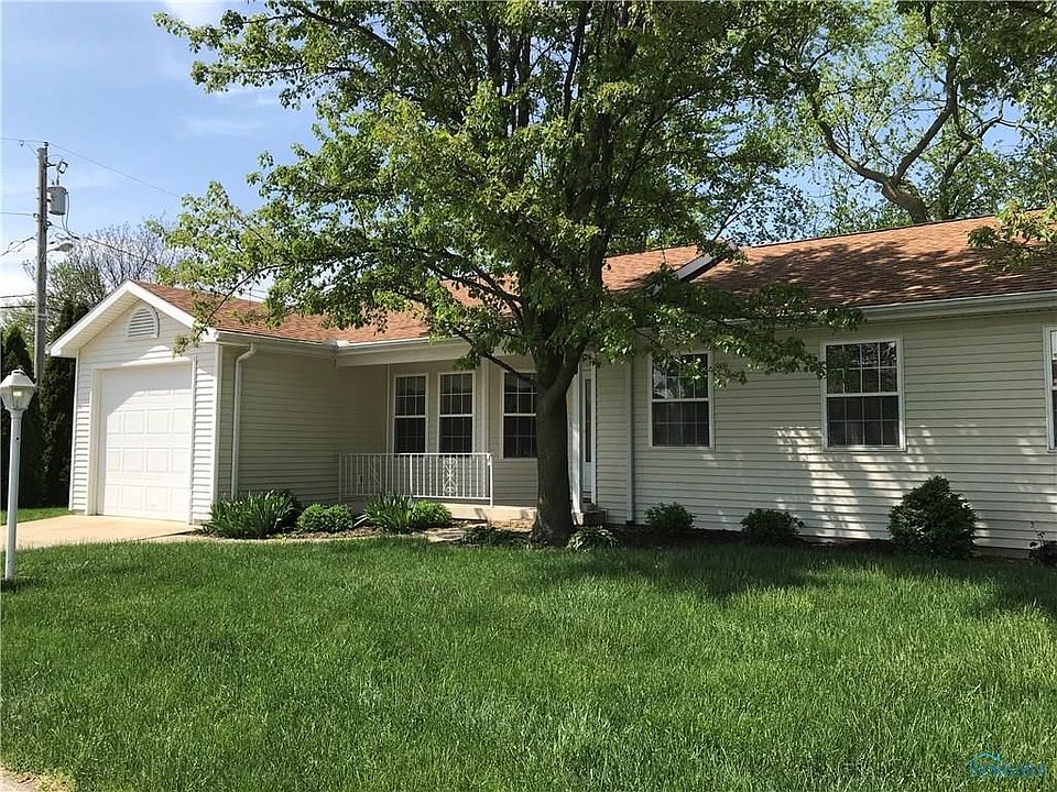 1st image of 206 Rose Dr