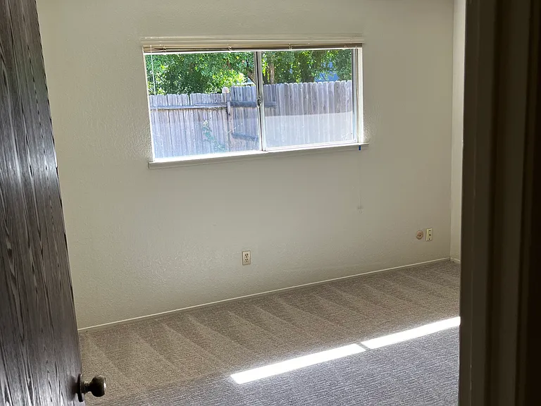 1809 Monarch Ln — Photo 13