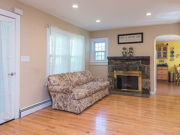 5th image of 15 Cypress Ln