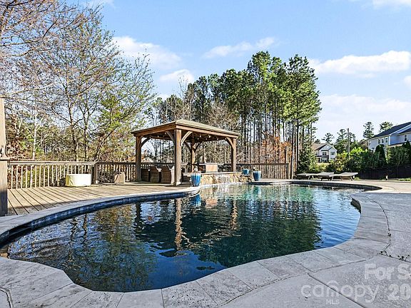 2nd image of 2074 Fuera Rd