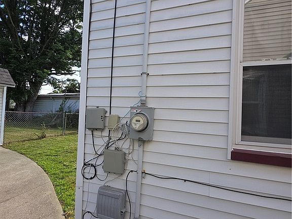 4th image of 15205 Harvard Ave