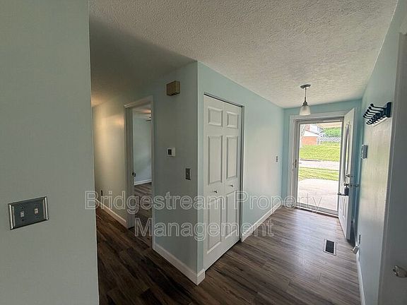 2nd image of 7611 Blossomview Ct