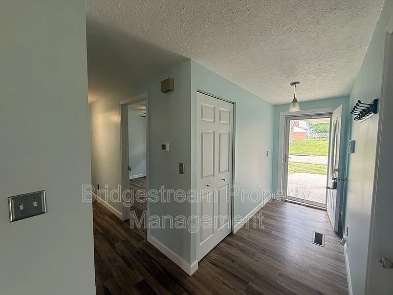 7611 Blossomview Ct — Photo 2