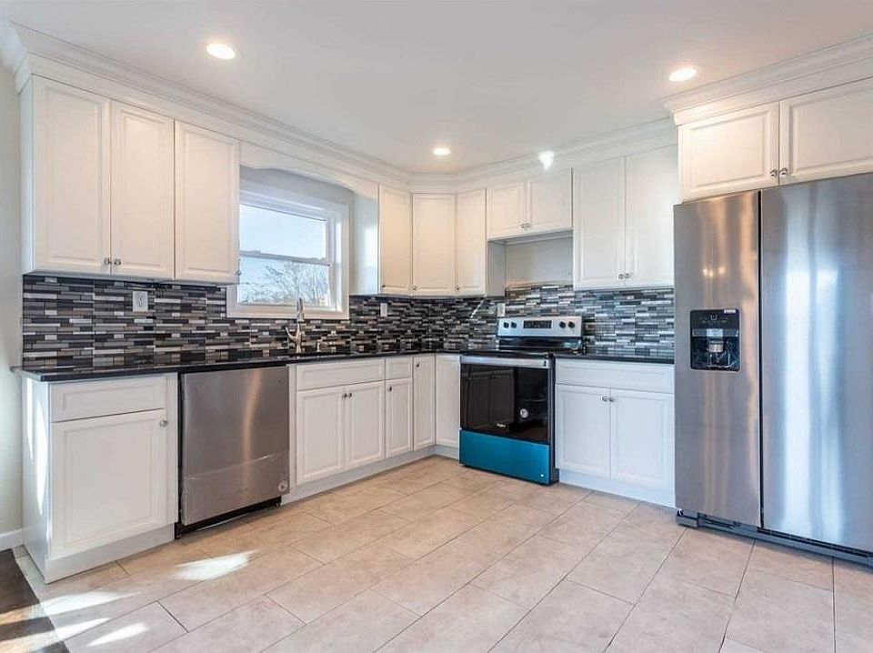 100 Trafalgar Dr Shirley NY Zillow