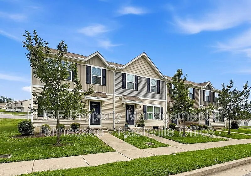 3 bed, 2.5 bath, 1220 sqft, $1,995 — Photo 2
