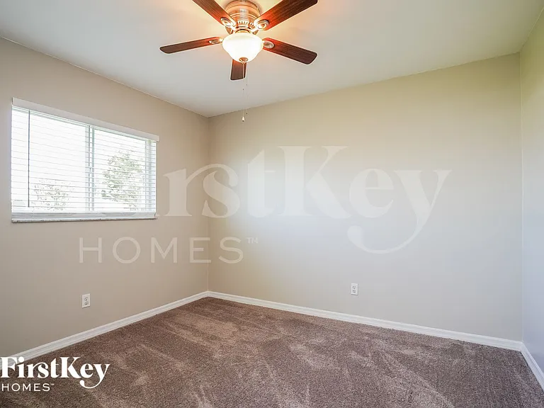 1217 SW 35th Ter — Photo 12