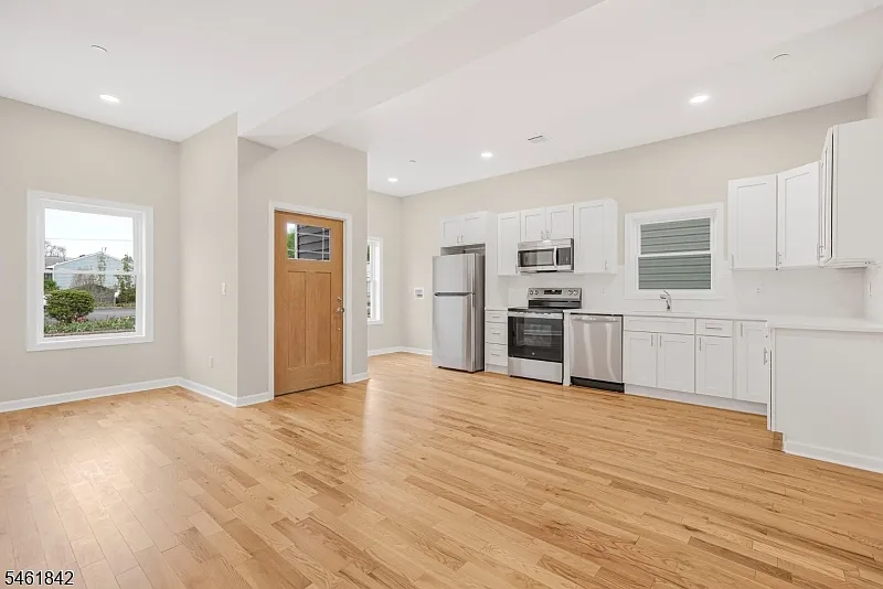 532 Ringwood Ave — Photo 1