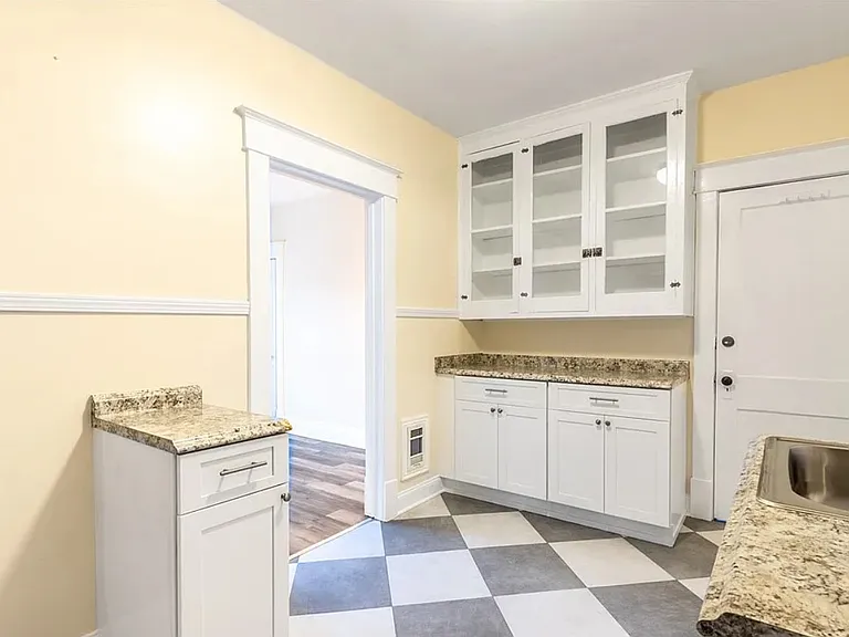 1899 Niagara St #2 — Photo 3