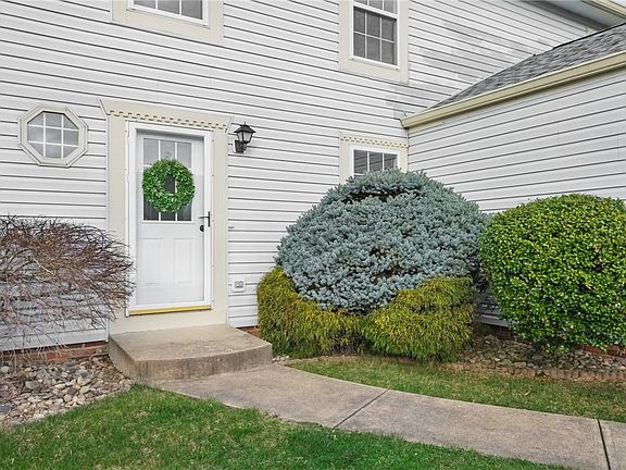 2nd image of 1445 Lexington Dr