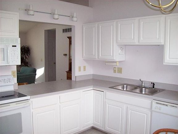 5th image of 3307 Spruce Ln