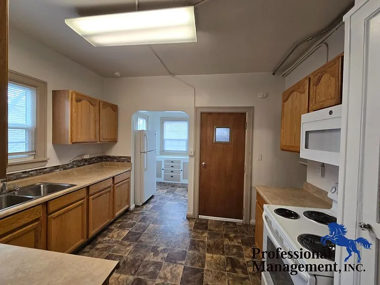 708 N 31st St #A — Photo 5