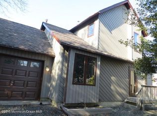 11 River Ave, Island Heights, NJ 08732