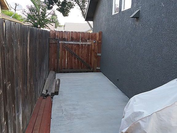 4th image of 877 W Greg St