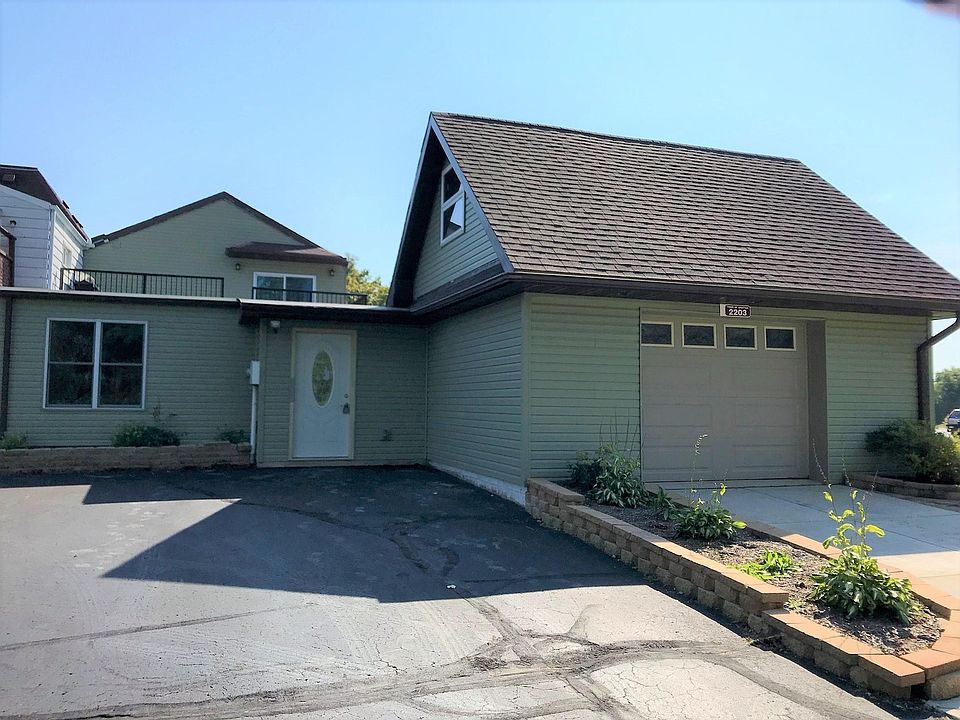 1st image of 414 Woodhaven Dr