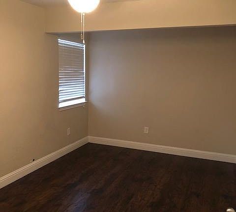 5th image of 906 Dainty Ave APT 15