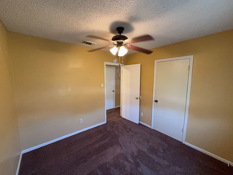 820 Michelle Dr — Photo 9