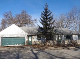 912 N Cedar Lake Rd, Round Lake Beach, IL 60073