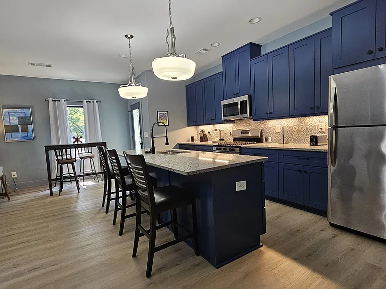 Kitchen (fully stocked)