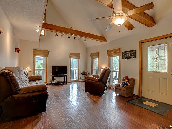 4th image of 3085 E Lakeshore Dr