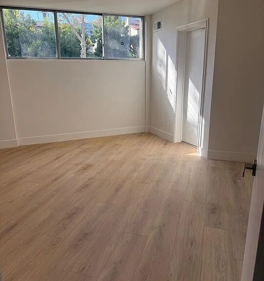 223 S Lasky Dr — Photo 6
