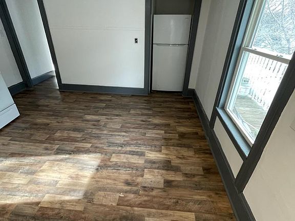 2nd image of 43 Broad St #2