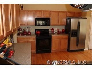 5th image of 85 Glenwood Hill Ln