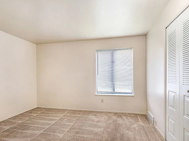 West Wind Apartments — Photo 78