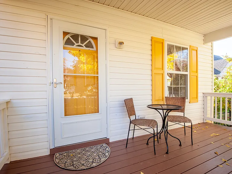 110 Chisholm Pl — Photo 28