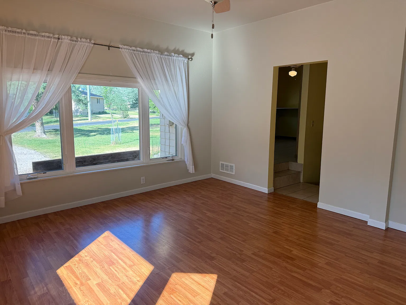 4 bed, 2436 sqft, $2,400 — Photo 3