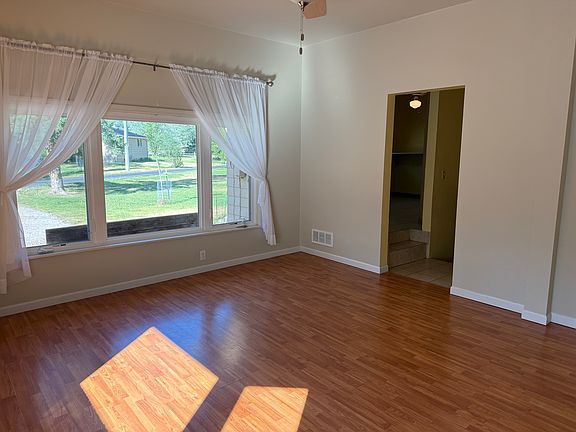3rd image of 105 Spruce Ln