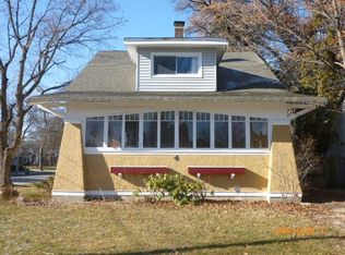 4 N Du Bois Ave, Elgin, IL 60123