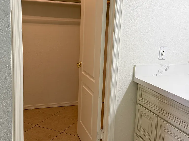 735 N Arrowhead Dr #3 — Photo 18