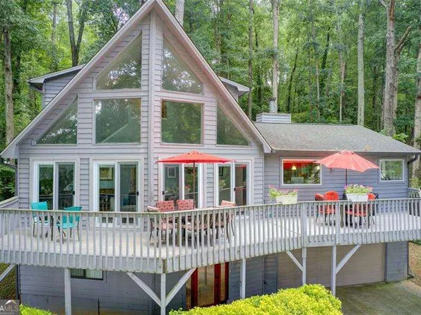 8531 Lake Dr, Snellville, GA 30039