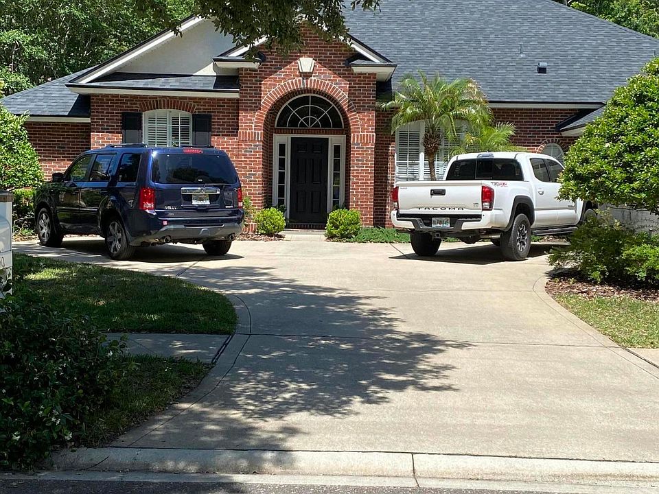 1st image of 160 Parkside Dr