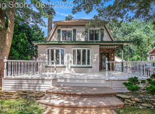 9820 Byromar Ln, Grosse Ile, MI 48138