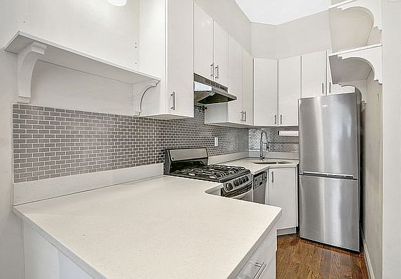 4th image of 330 W 84th St APT 3R