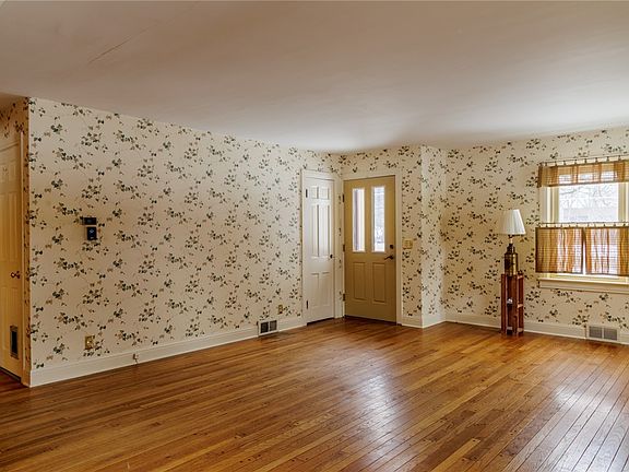 4th image of 1029 Pittsford Victor Rd