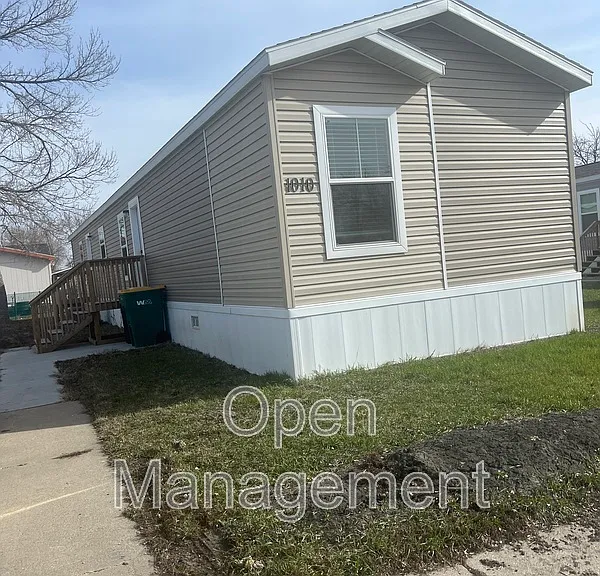 825 1st Ave E #83 — Photo 1