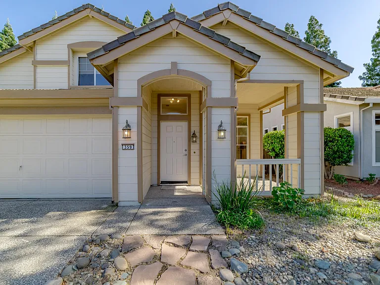 359 Seaton Dr — Photo 3