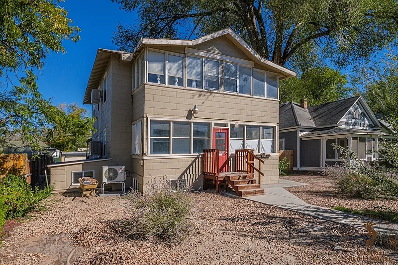910 Rood Ave — Photo 1