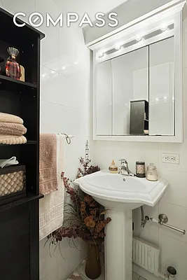 Rented by Compass | media 23