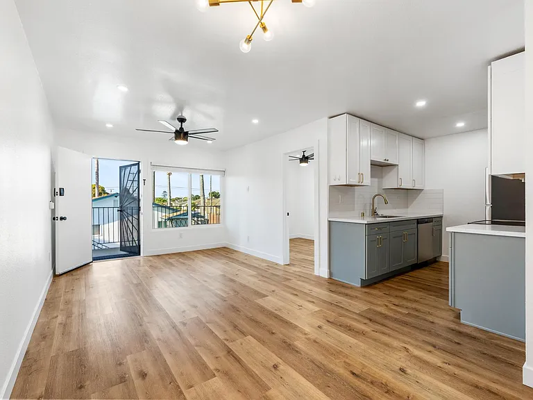 1149 Grove Ave #D — Photo 1