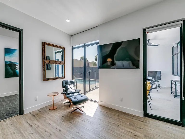 4438 Bonham St — Photo 11